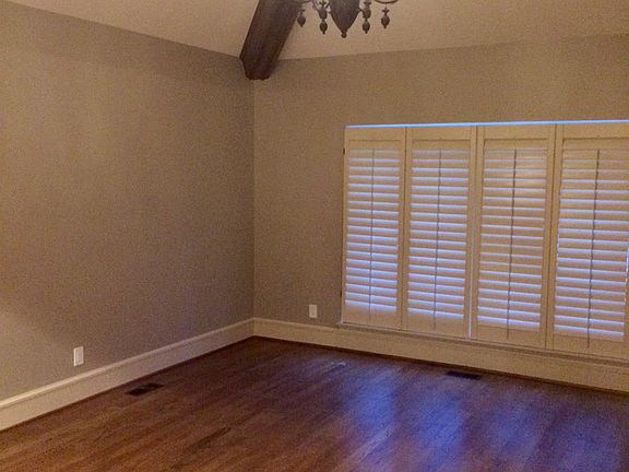 Extra large dining room