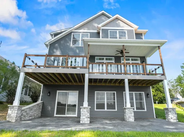 55 Ln 280e Hamilton Lake Ln, Hamilton, IN 46742