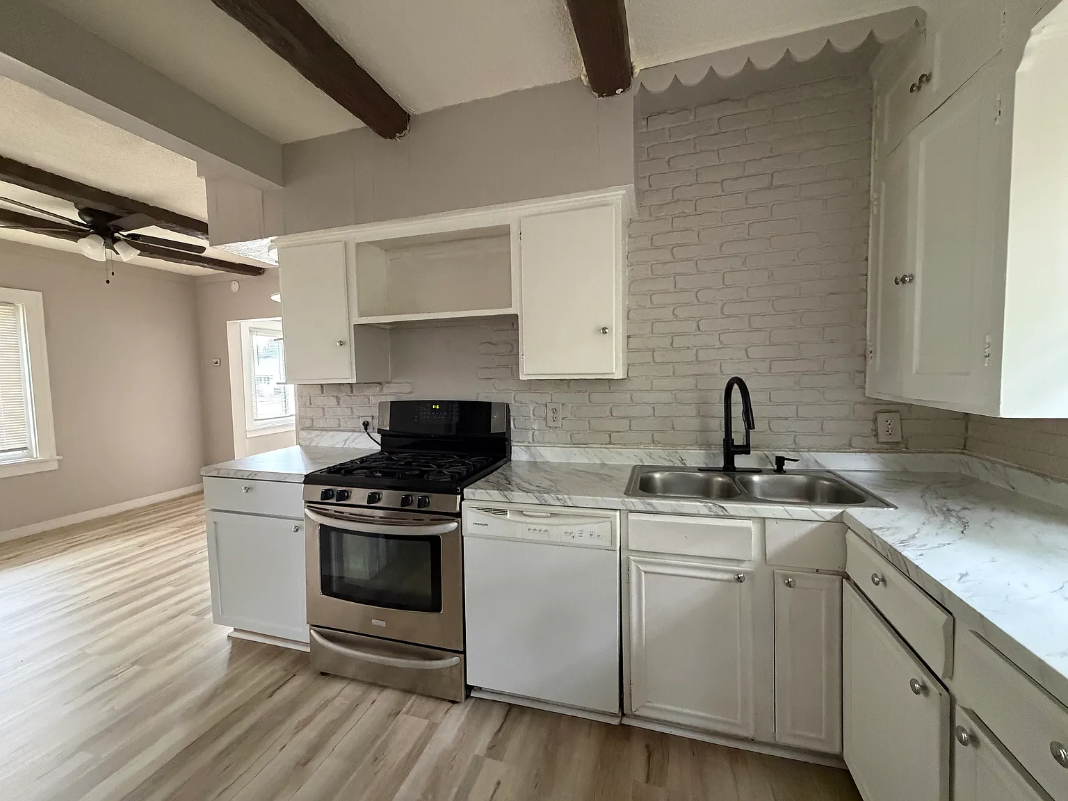 3 bed, 1320 sqft, $2,300 — Photo 3