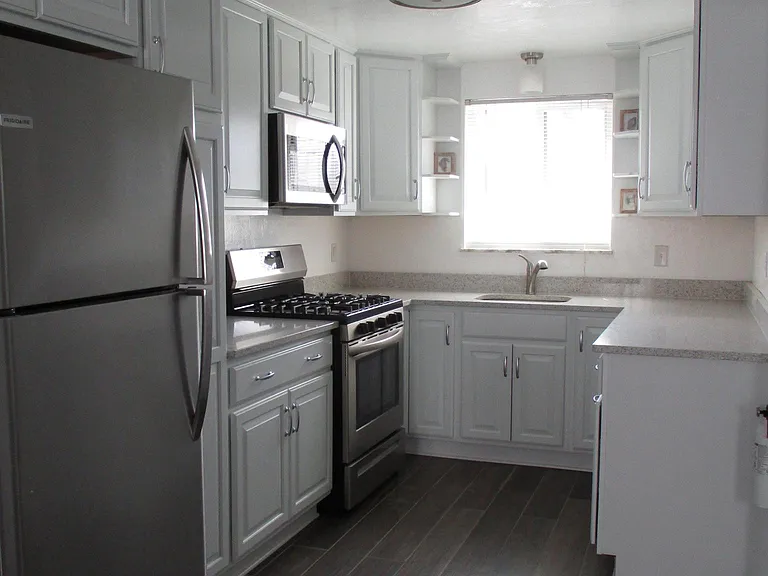 833 Chester Ave #2 — Photo 9