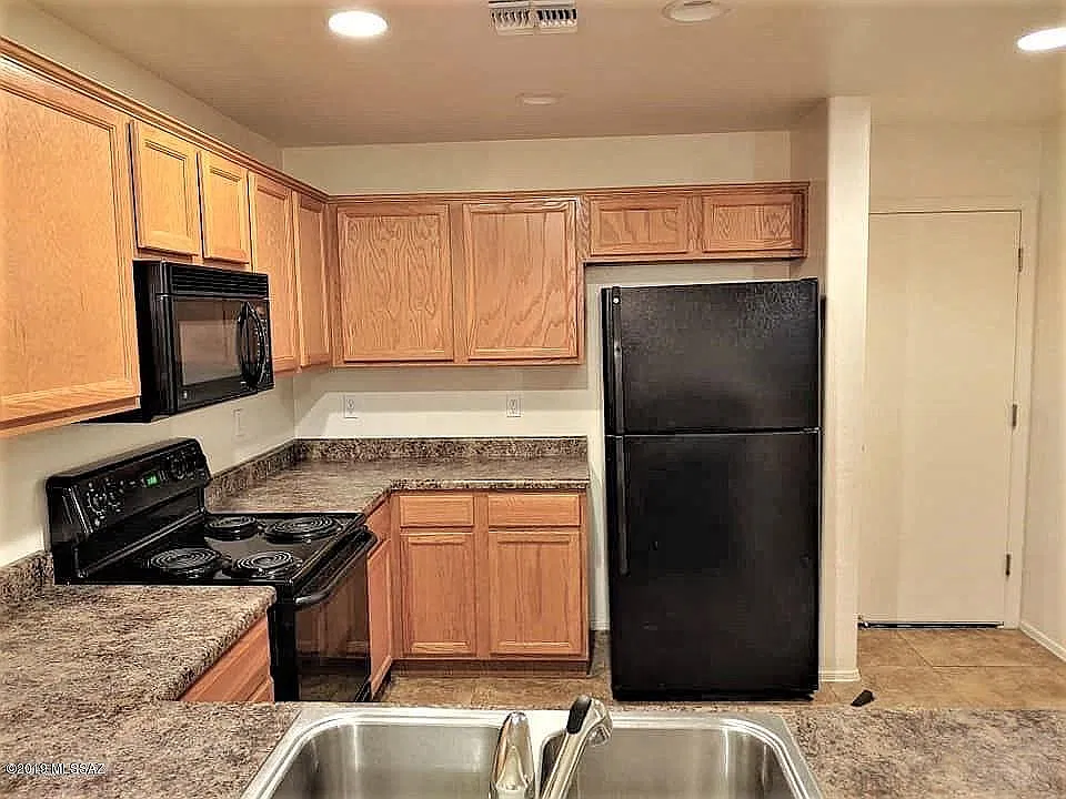 3 bed, 2.5 bath, 1479 sqft, $1,725 — Photo 4