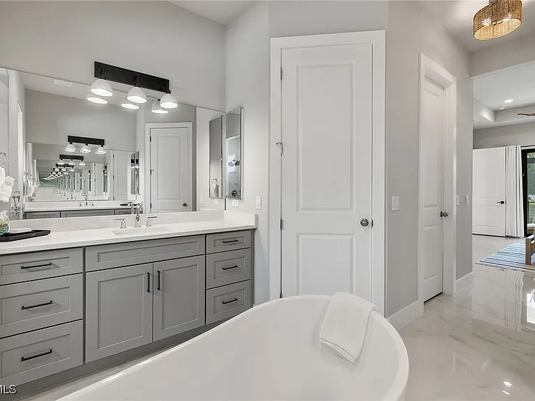 5240 Tower Dr — Photo 27