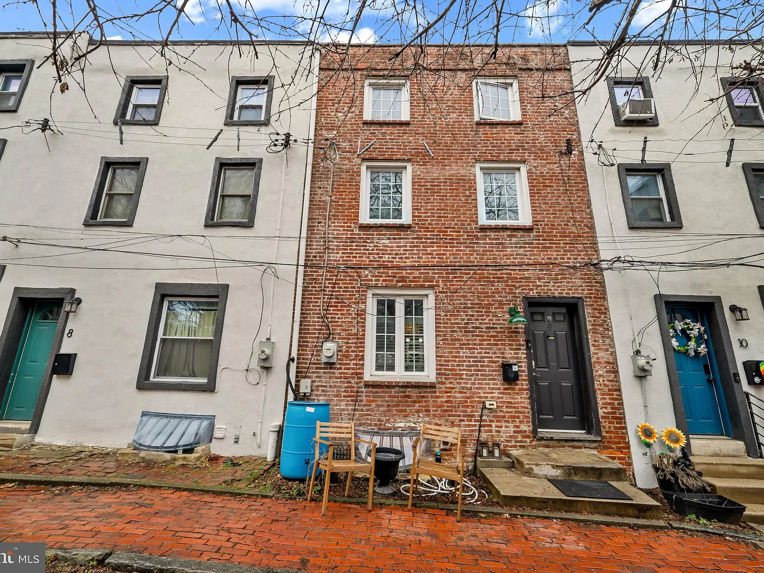 2 bed, 711 sqft, $1,999 — Photo 1