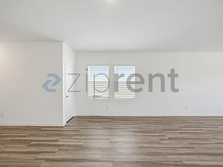 7536 Corral Smt — Photo 11