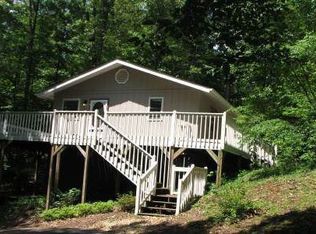 1041 Chatuge Village Cir, Hayesville, NC 28904