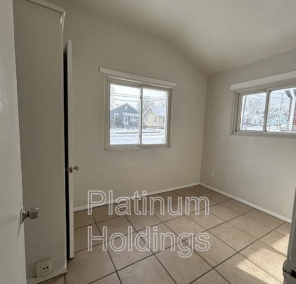 1055 Neville Ave — Photo 5
