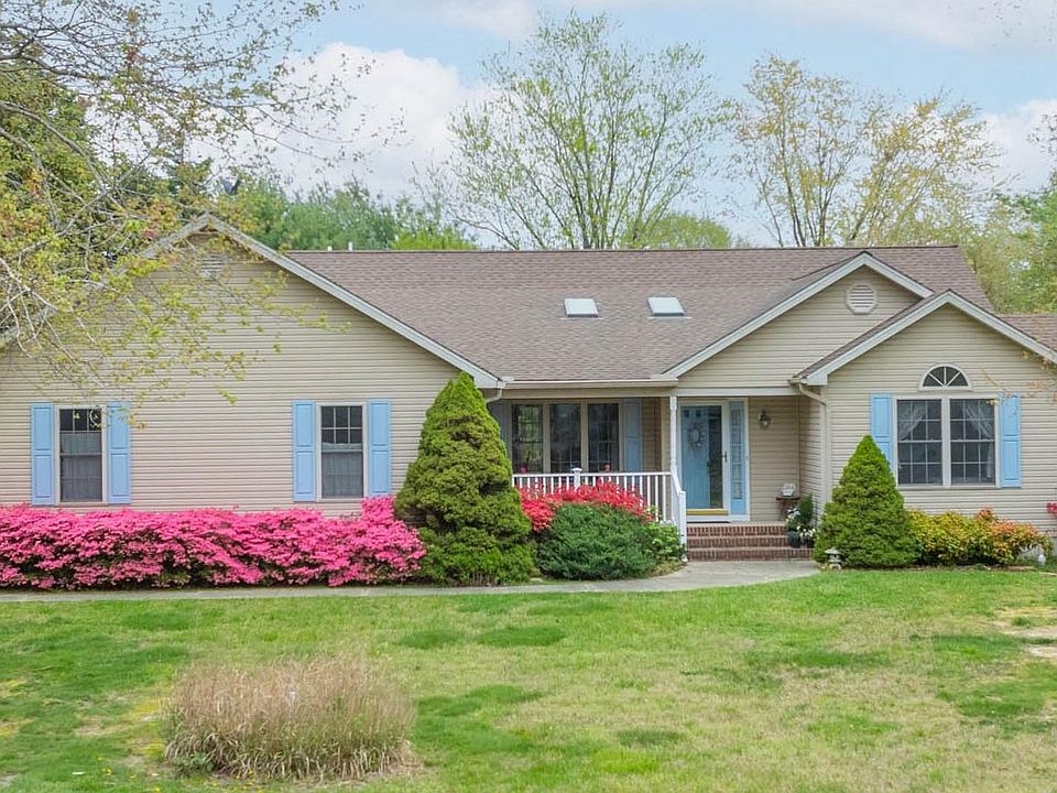 1st image of 24 Pinewater Dr
