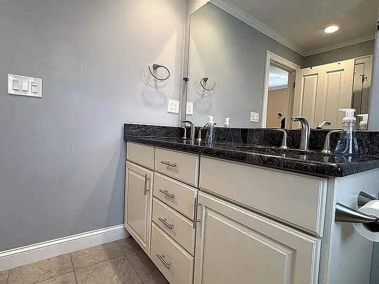 6 Dickson Ave — Photo 14