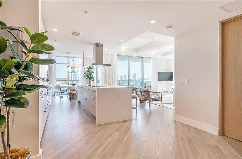 17301 Biscayne Blvd #1609