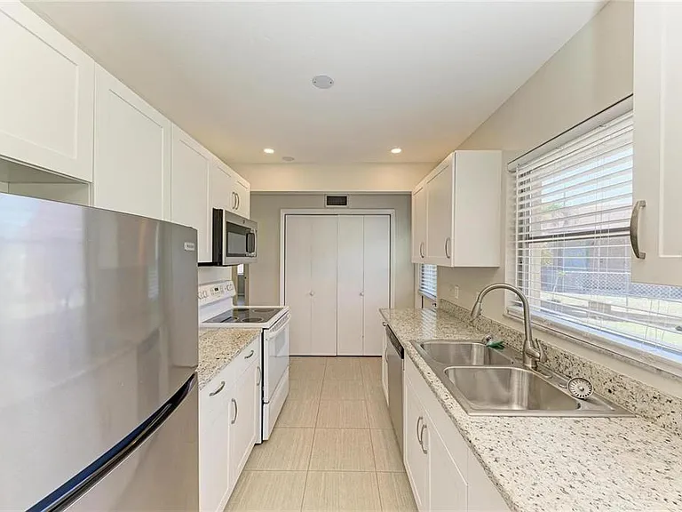 2121 Pueblo Cir #V-6 — Photo 9