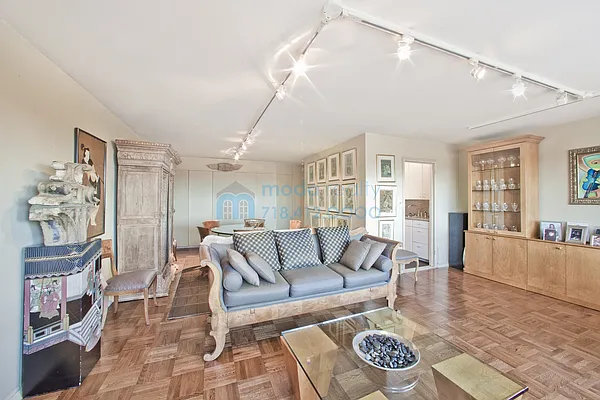 Sold by Moda Realty | media 11