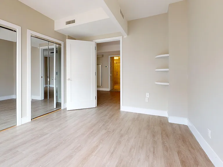 237 E 34th St #1802 — Photo 21