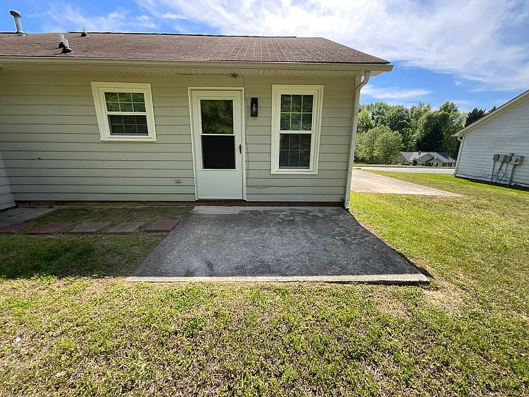 2709 Ingleside Dr — Photo 7