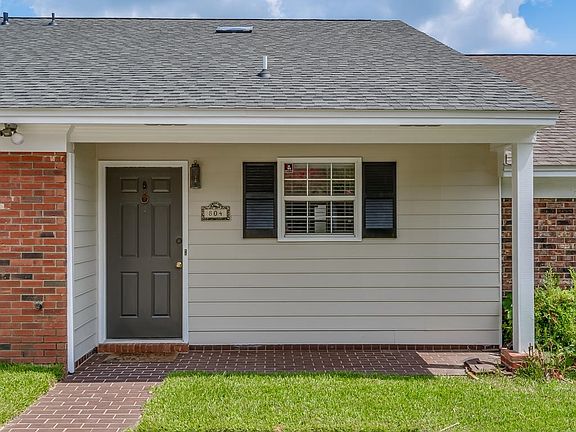 2nd image of 804 Jamestown Ct