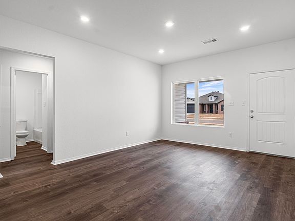 4th image of 67 Farmhouse Cir