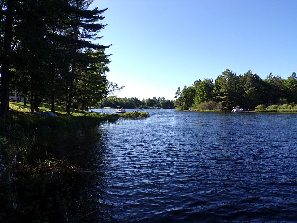 Quiet Bay of Gooseneck Lake