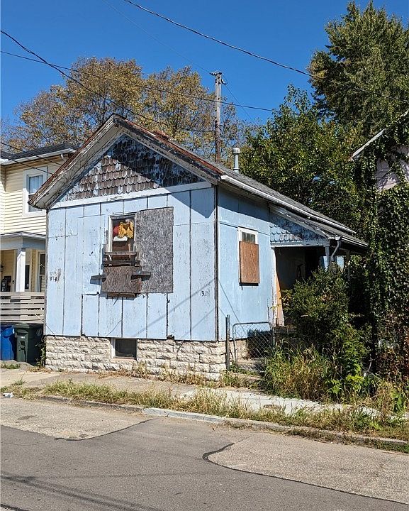 2nd image of 32 Morton Ave
