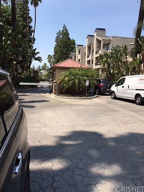 1st image of 5510 Owensmouth Ave APT 131