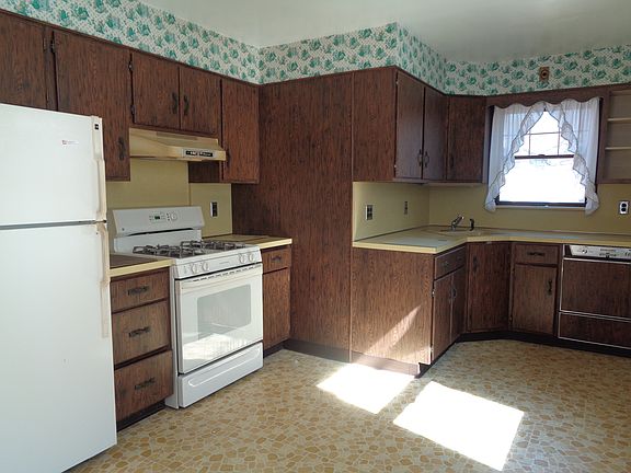 Large eat-in kitchen