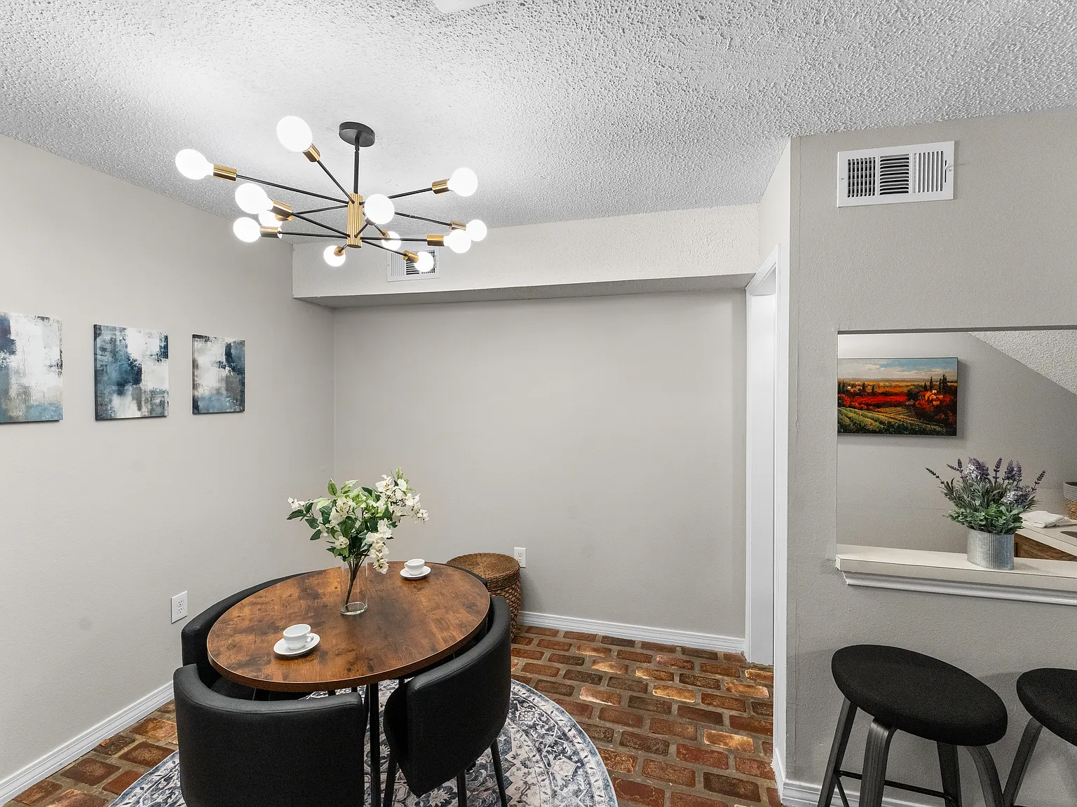 2 bed, 1.5 bath, 1100 sqft, $2,300 — Photo 4