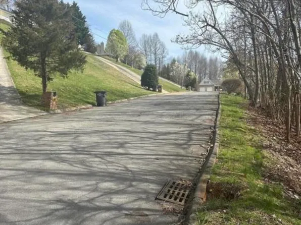 322 Bayberry Dr, Kingsport, TN 37663