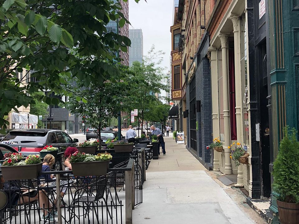 2nd image of 704 N Wells St Fl 2