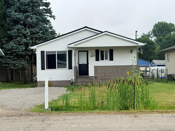 1465 E Judd Rd, Burton, MI 48529