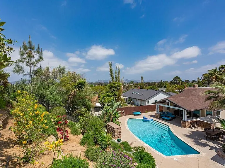 812 Crest Dr — Photo 38