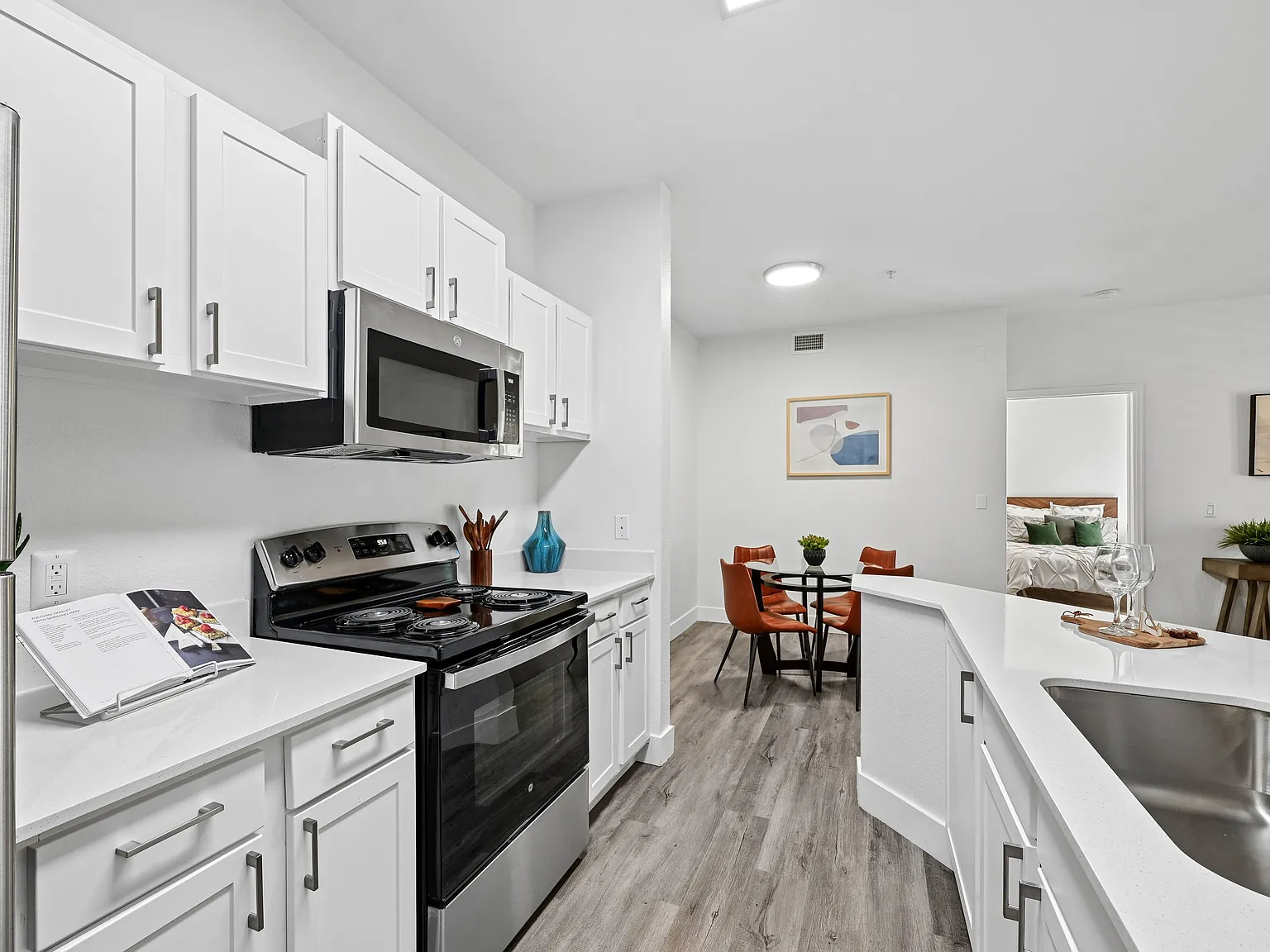 Stone Cliff Apartments — Photo 3