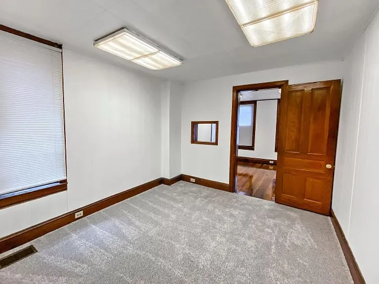 1124 W Market St — Photo 10