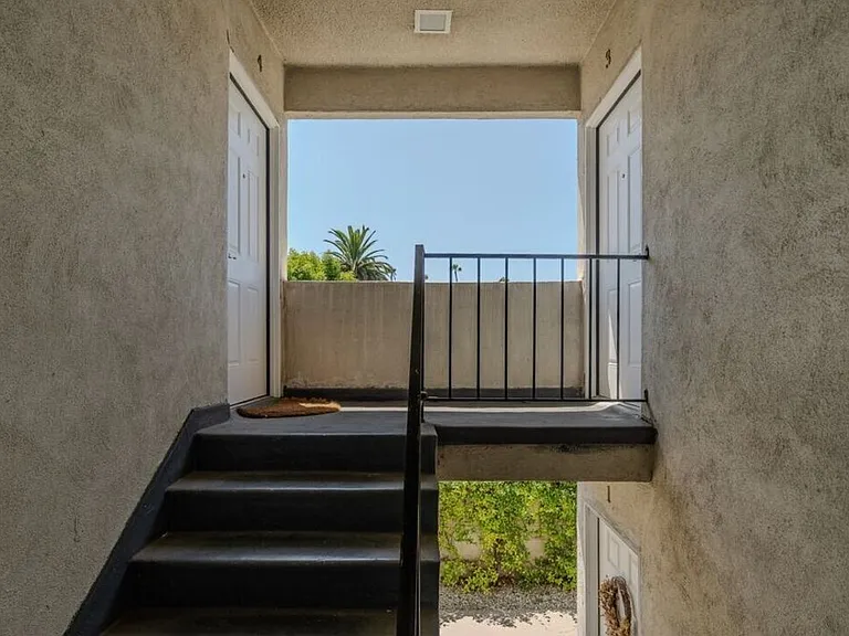 2210 S Sycamore Ave #3 — Photo 3