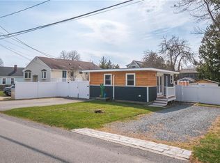 100 Renfrew Ave, Middletown, RI 02842