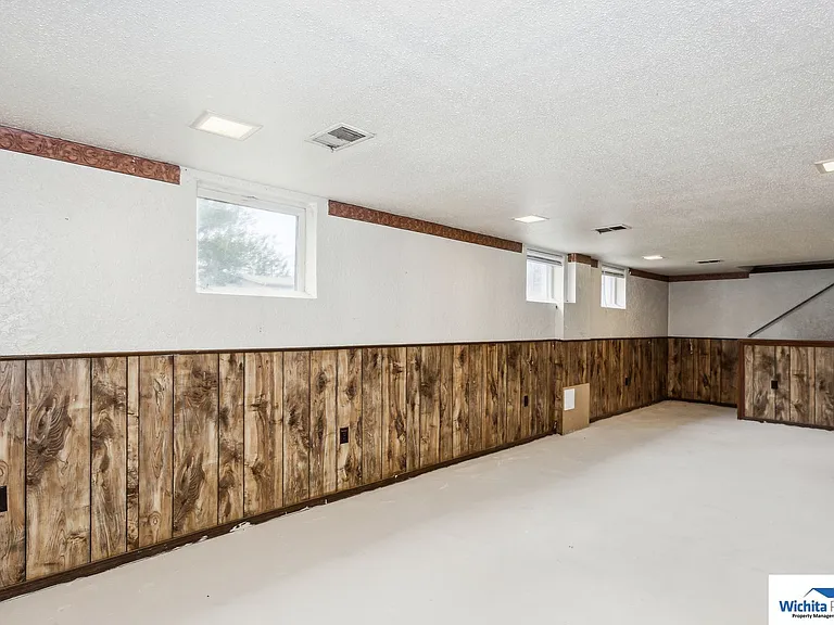 2214 S Glenn Ave — Photo 12