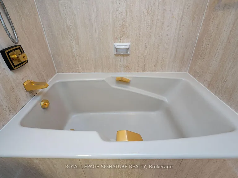 65 Harbour Sq #2109 — Photo 21