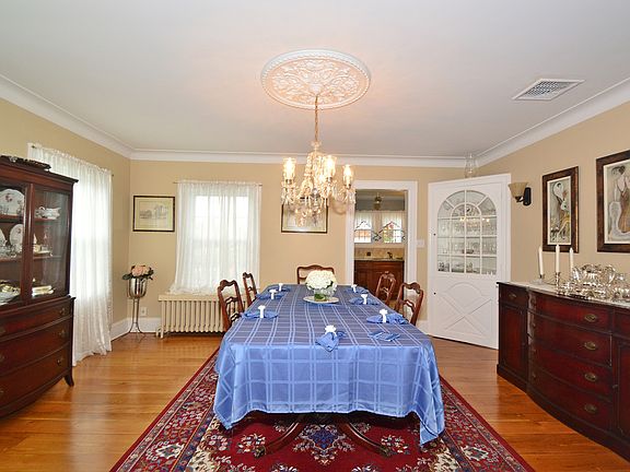 3rd image of 50 Hempstead Ave