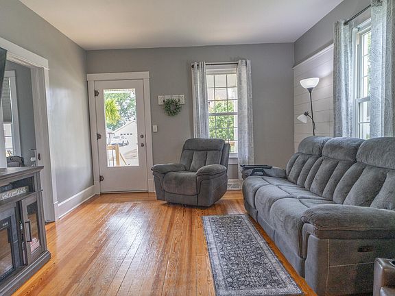 3rd image of 501 S Main St