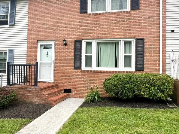 8 Biggs Dr, Front Royal, VA 22630