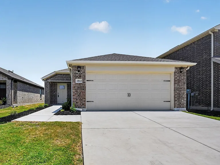 1813 Potomac Ln — Photo 1