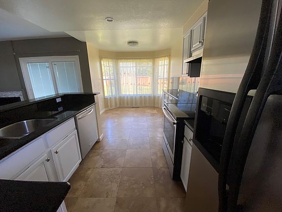 5th image of 600 Catalina Cir