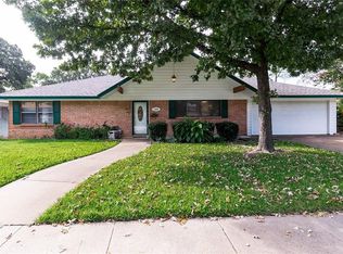 1936 Briarwood Ln, Irving, TX 75061