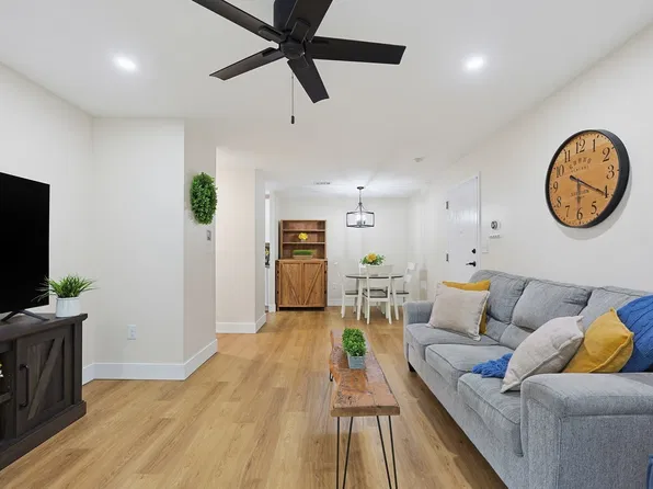 811 Franklin Crossing Rd Unit 811, Franklin, MA 02038