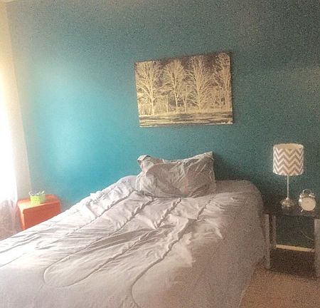 Master bedroom / bath w/ walk-in closet