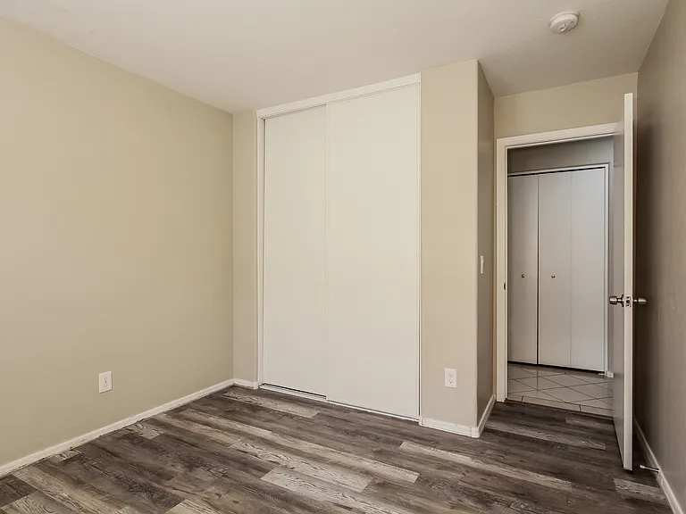 12610 W Myer Ln — Photo 8