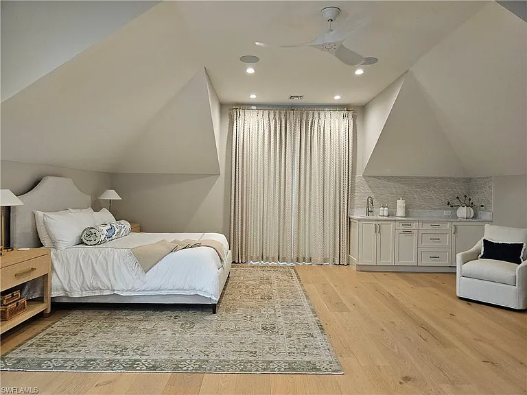 637 Palm Cir W — Photo 31