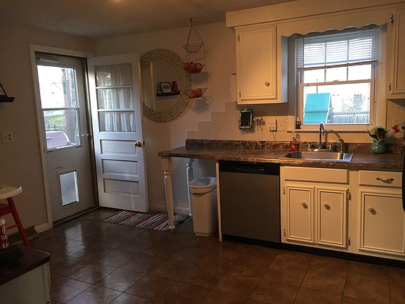 5th image of 10 Dartmouth Dr