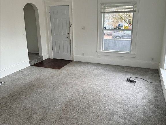 3rd image of 895 Beardsley St