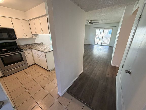 3rd image of 919-923 Alvarado Dr SE #919-D