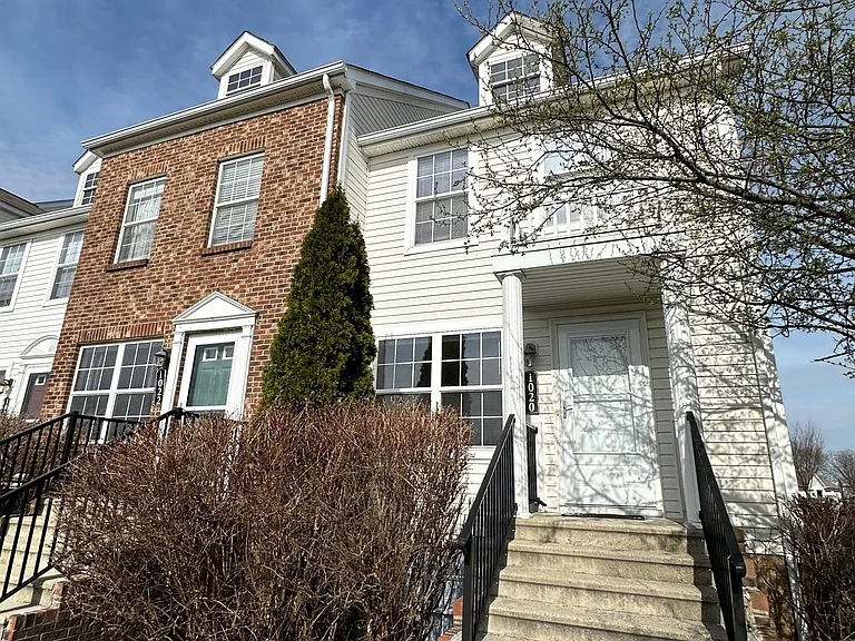 1020 Hartford Village Blvd — Photo 1