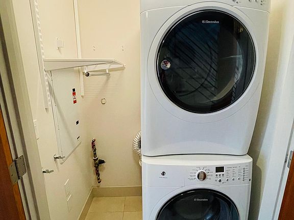 Washer + Dryer included