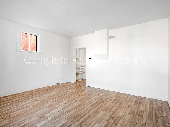 4th image of 3016 Mount Pleasant St